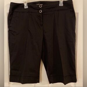 Dressbarn Bermuda Shorts
Size: 14